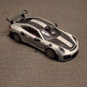 Maisto Porsche 911 GT2 RS 1/43 Scale Diecast Toy Car Dark Gray Black